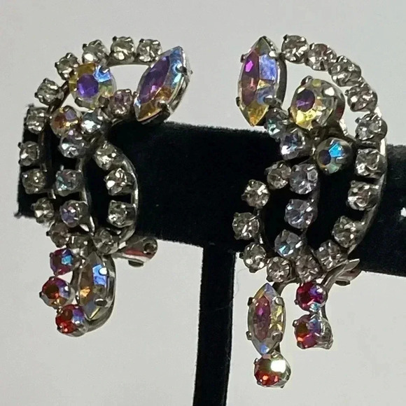 GORGEOUS CLIP ON EARRINGS. DAZZLING RED TIPS. PERFECT FOR A PARTY. - Picture 4 of 9